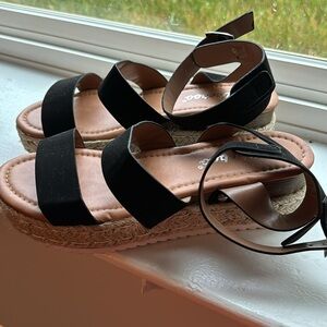 Weeboo black sandals